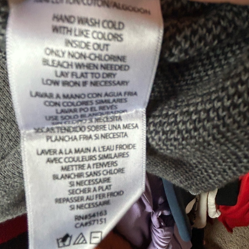 This Calvin Klein batwing sweater is in excellent condition.